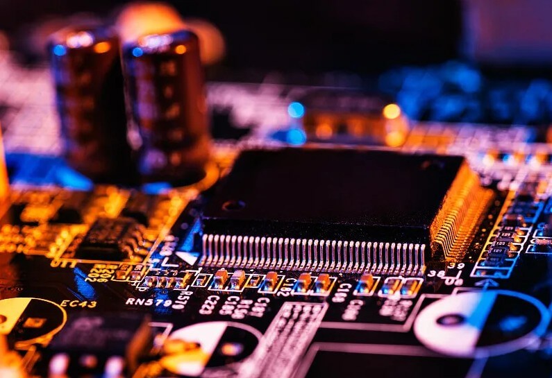 aluminum's high boiling point makes it useful as a conductive material