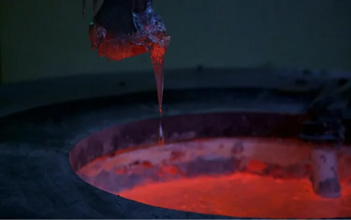 the boiling point of aluminum powder is lower than that of aluminum block