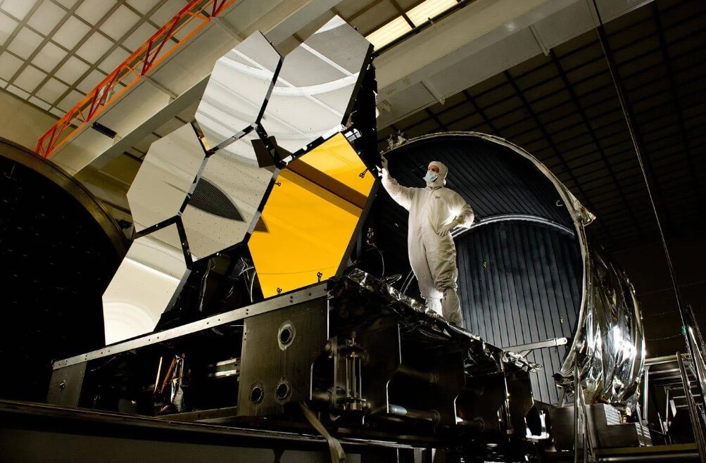 the use of gold in spacecraft