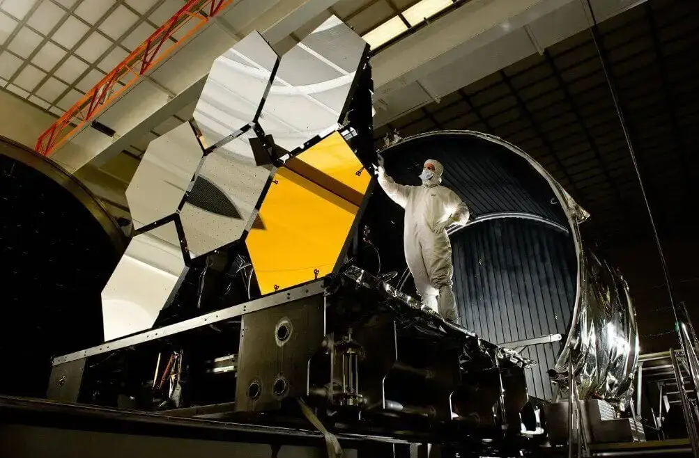 the use of gold in spacecraft