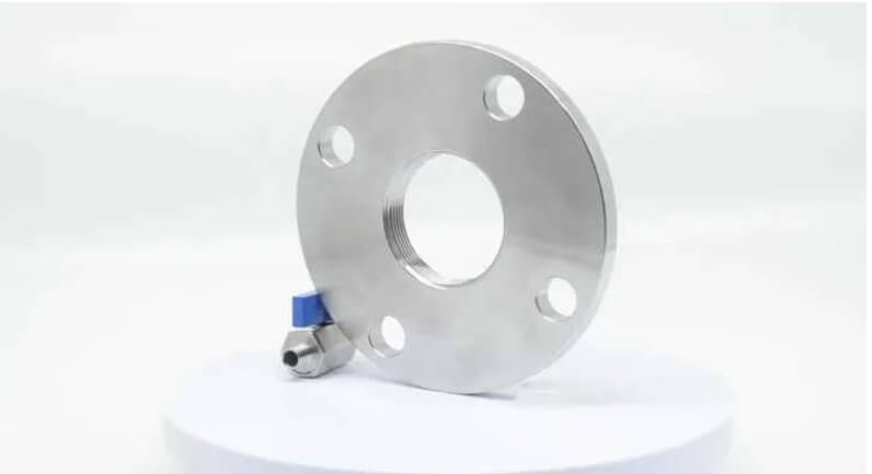 four part assembly of threaded flanges